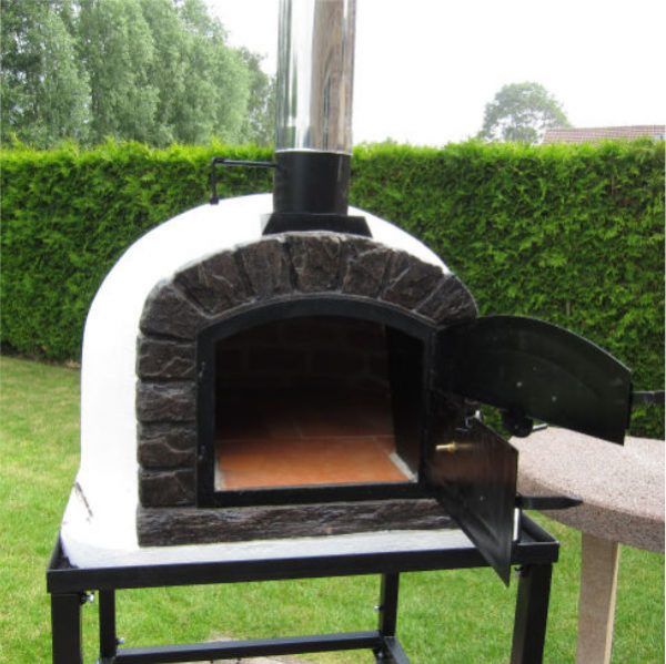 image of the wood fired oven famosi